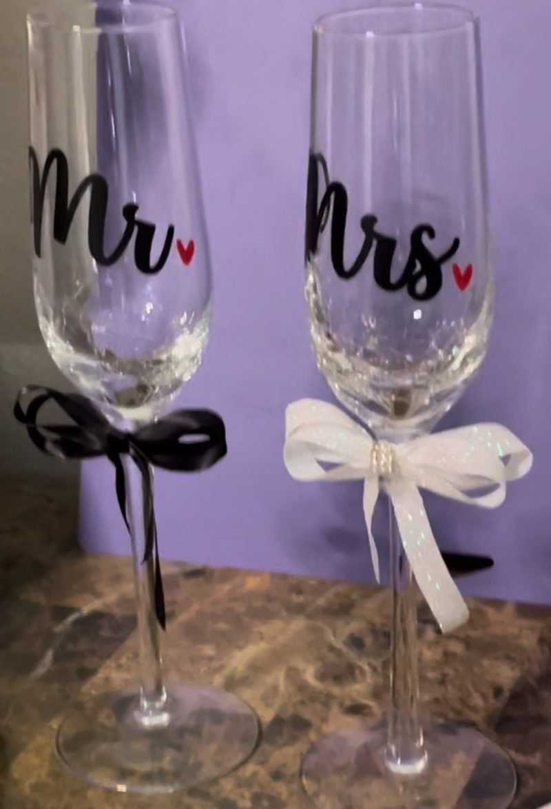 Mr & Mrs champagne flutes
